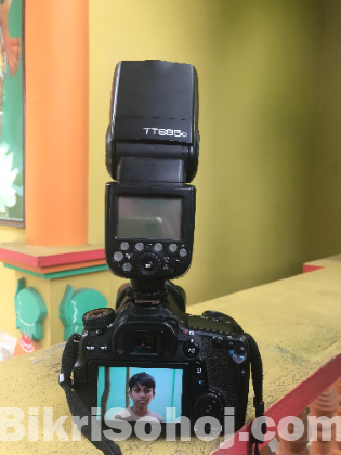 Canon 70D with 18-135 Stm lens & Godox Flashlight